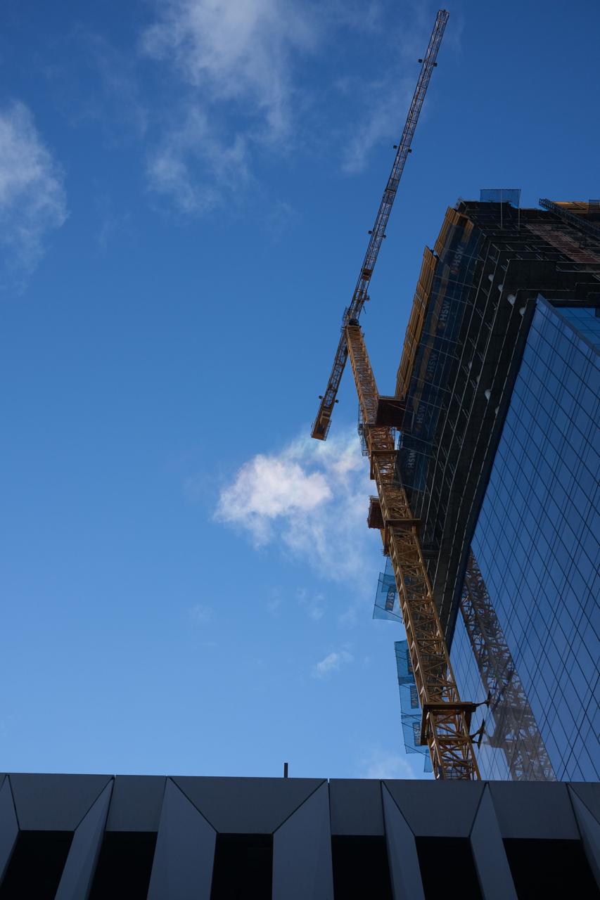 Edifício de escritórios em fase de construção
